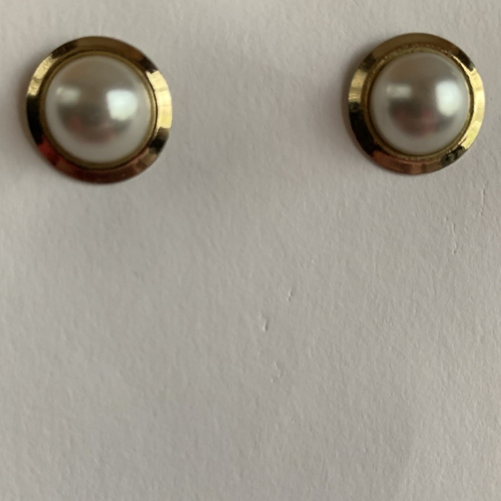 Vintage EUC 1/2" Round‎ Faux Pearl Earrings with Goldtone Edging
